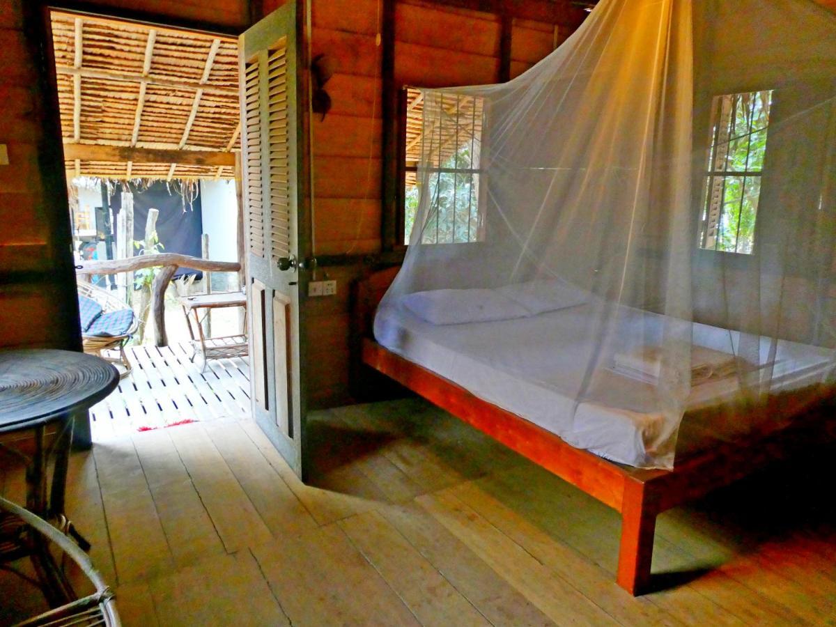 The Plantation Hostel Kampot Buitenkant foto
